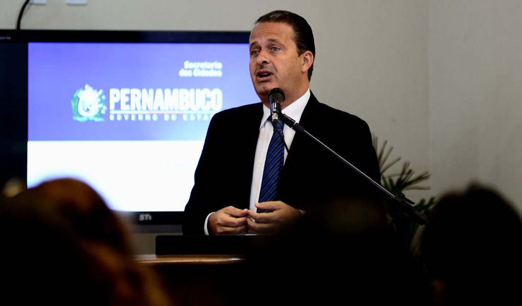 Eduardo busca apoio de senadores visando 2014