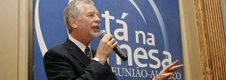 Fortunati tem início de mandato turbulento