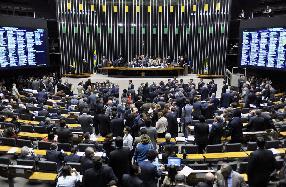 MP que refinancia dívidas de Estados e municípios com INSS é aprovada
