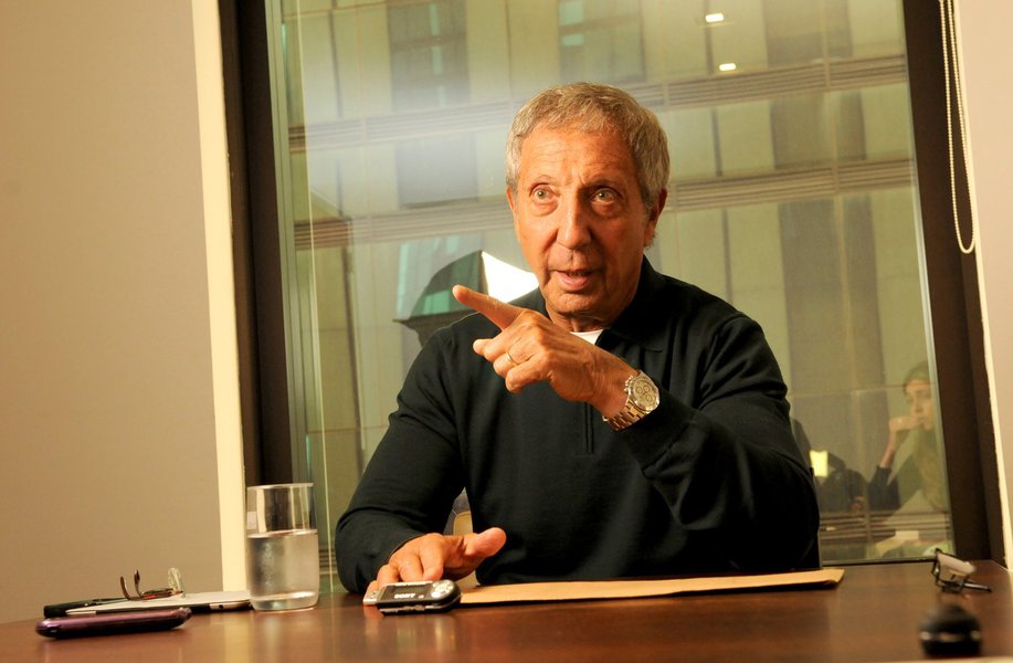 Abilio vende ações do Pão de Açúcar em dia de assembleia da BRF