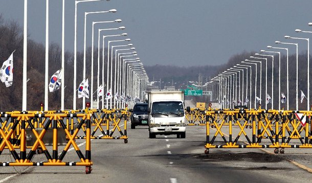 Coreia do Norte barra sul-coreanos em complexo industrial