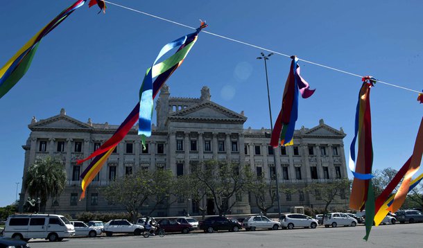 Senado uruguaio aprova casamento gay