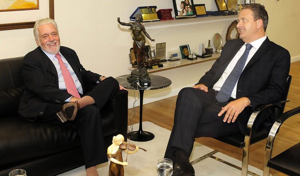 Wagner promete apoio em 2018 para persuadir Campos