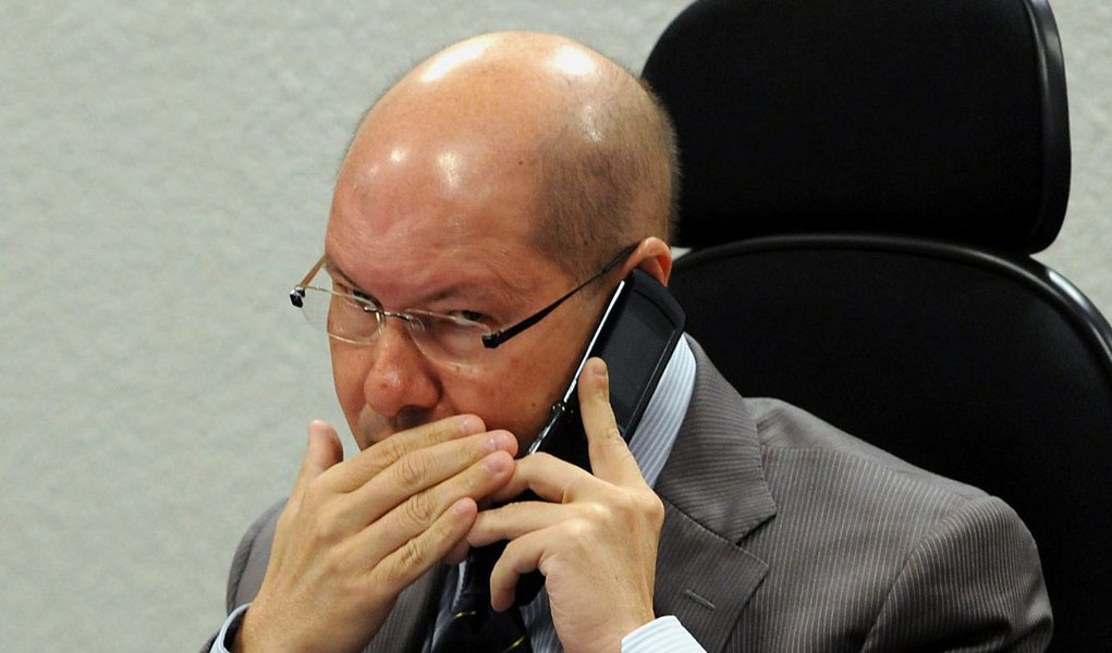 Demóstenes segue afastado do MP-GO por mais 60 dias