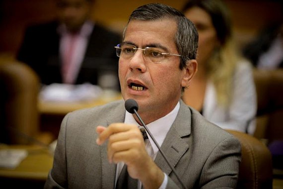 "Aliança PT-DEM é como acordo com os Amorim. Não dará certo"