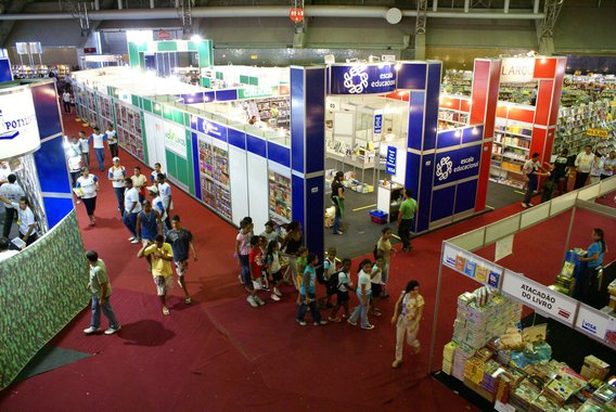Bienal do Livro de PE acaba em briga judicial