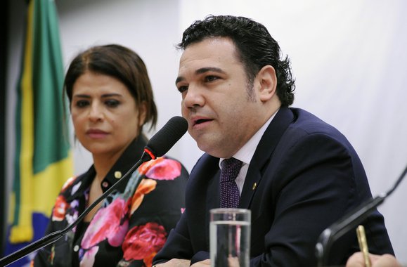 Feliciano pode renunciar à Comissão de DH na terça