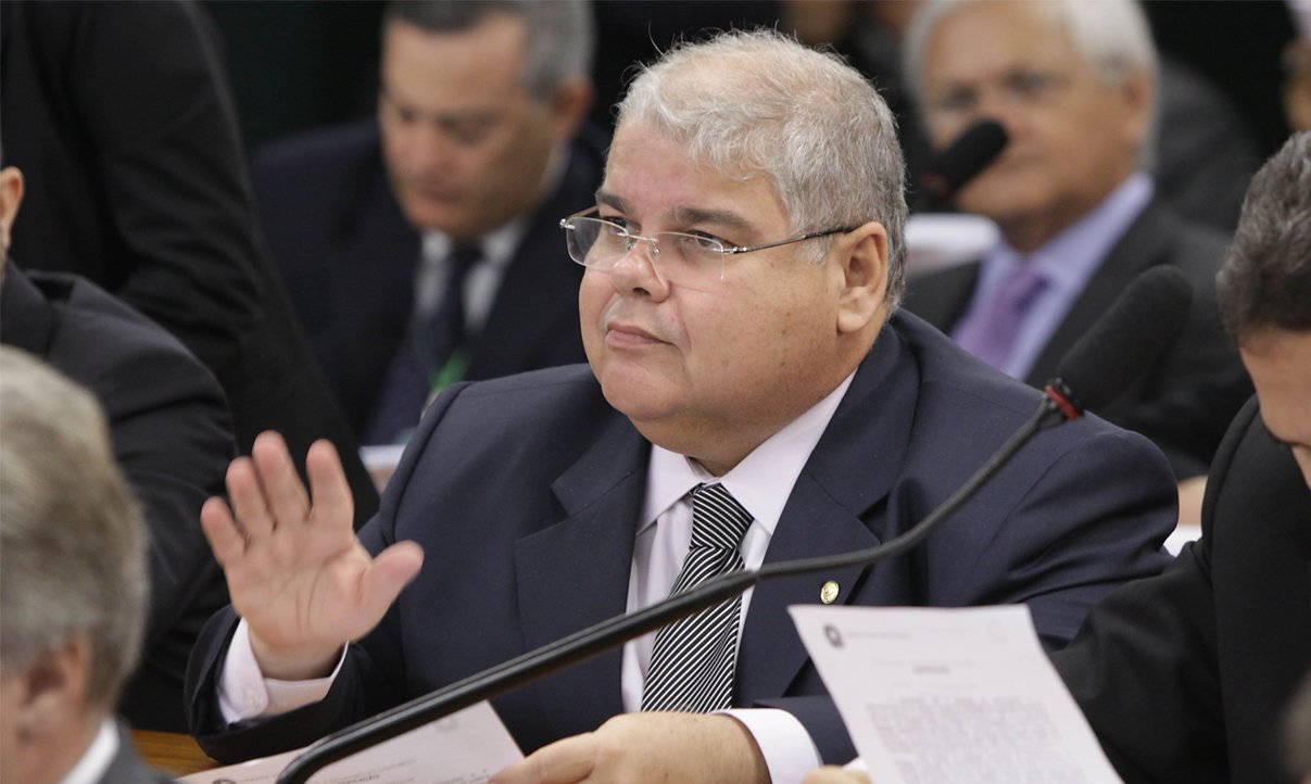 "O PMDB quer mostrar que ajuda a presidenta Dilma"