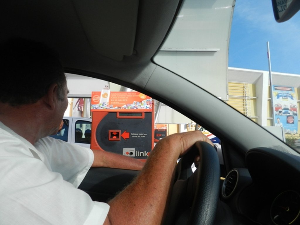 Shoppings querem direito de "exploração econômica" de estacionamentos 