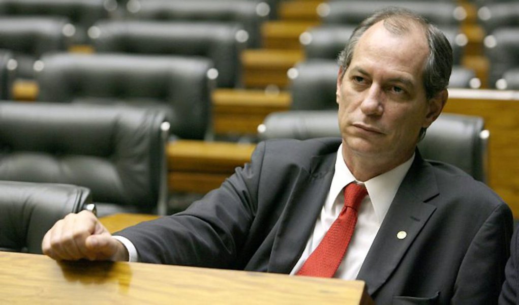 Ciro muda de opinião e defende candidato do PSB