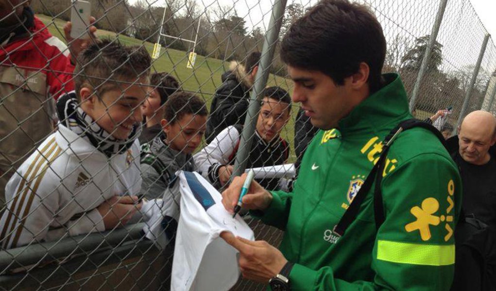 Felipão esboça time com três atacantes e sem Kaká