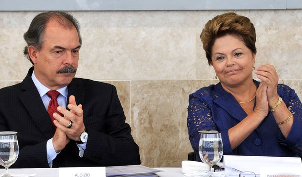 Dilma turbina Mercadante para concorrer em SP