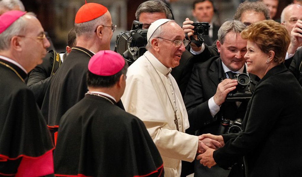 Dilma conversa com o papa Francisco