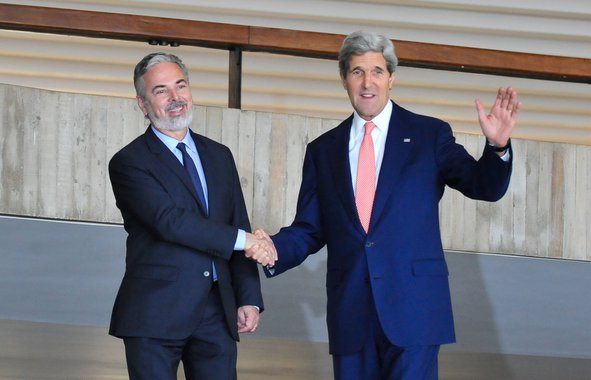 Kerry defende espionagem dos Estados Unidos