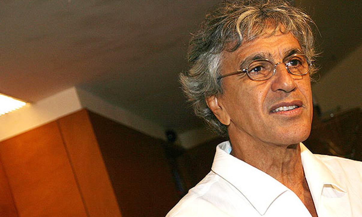 Para Caetano, "é grotesco" Feliciano presidir Minorias