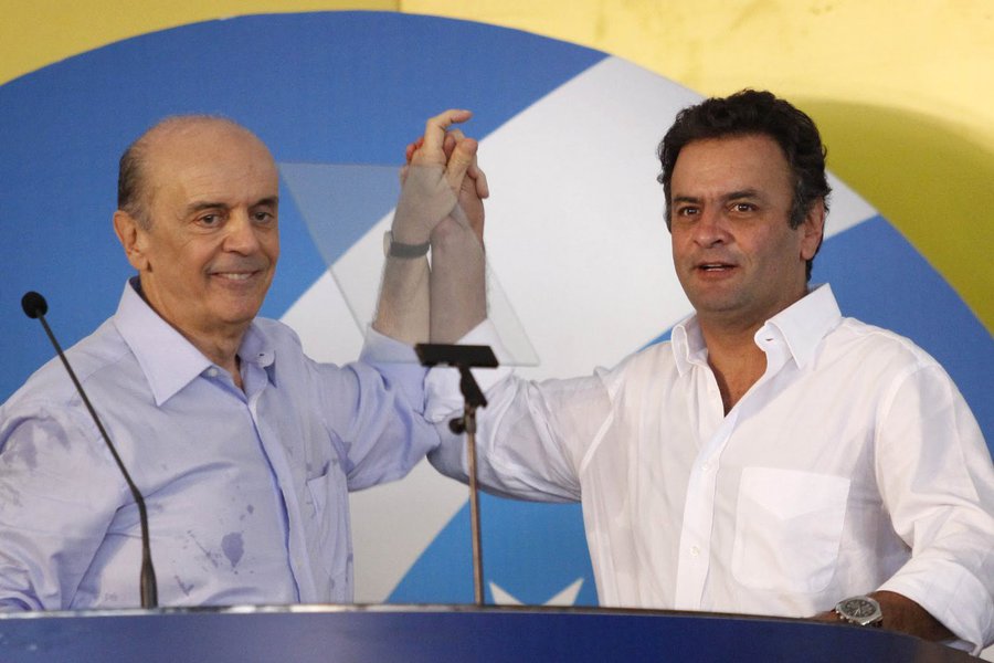 Aécio vem a São Paulo conter rebelião serrista