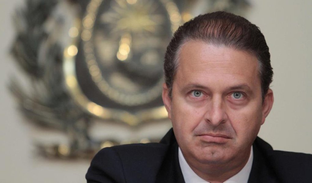 Campos tece novas críticas contra o Governo 