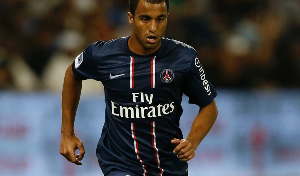 Barcelona pega PSG, de Lucas, na Champions