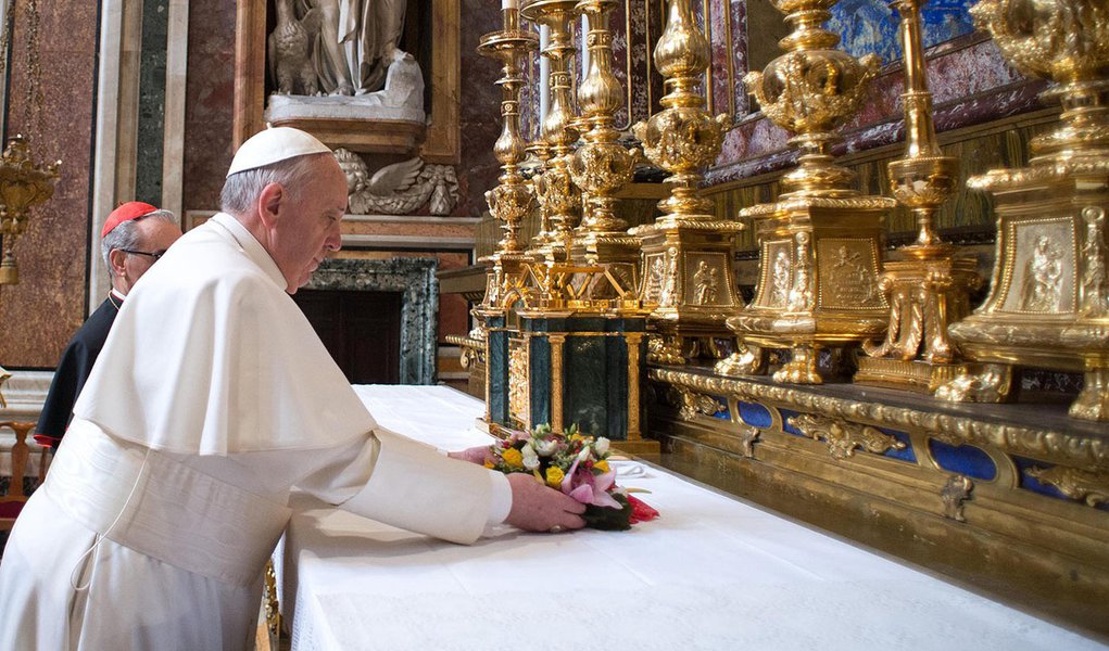 Vaticano nega omissão do papa durante ditadura