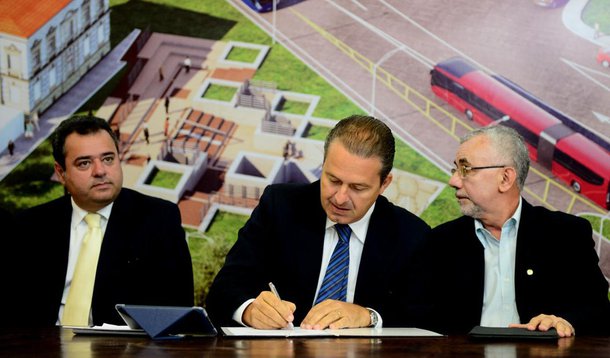 Ordem de serviço para construir túnel é assinada