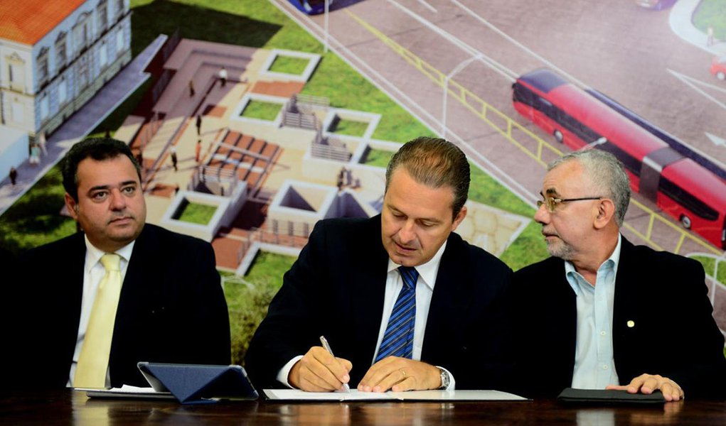 Ordem de serviço para construir túnel é assinada