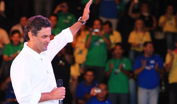 Aécio foca partidos da base de Dilma no Nordeste