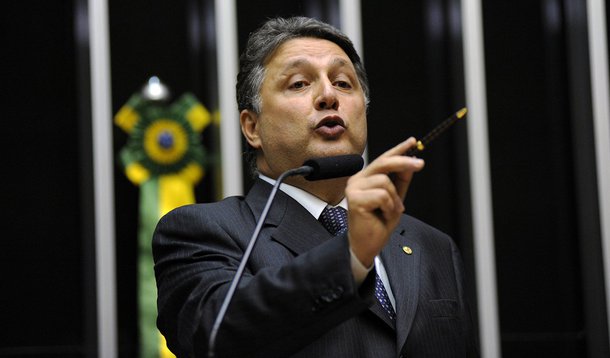 Garotinho apresenta projeto sobre propaganda legal