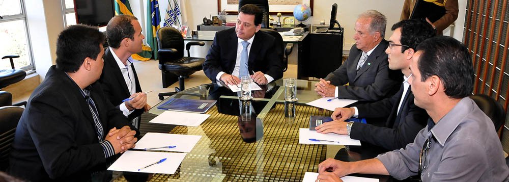 Indústria pede revisão tributária a Perillo