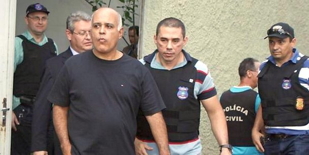 Sampaio se apresenta e volta a ser preso