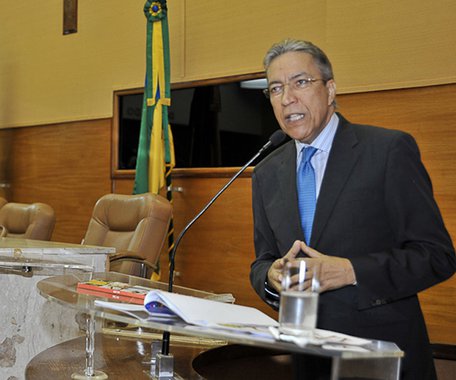 Déda, 53, um político ético, de carreira brilhante e o maior orador do Brasil