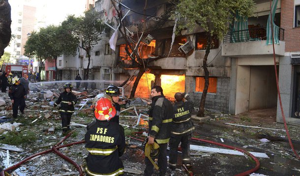 Explosão em prédio deixa seis mortos na Argentina