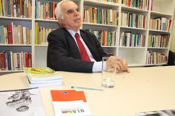 "Dilma e Cristina devem erguer muro contra golpistas"