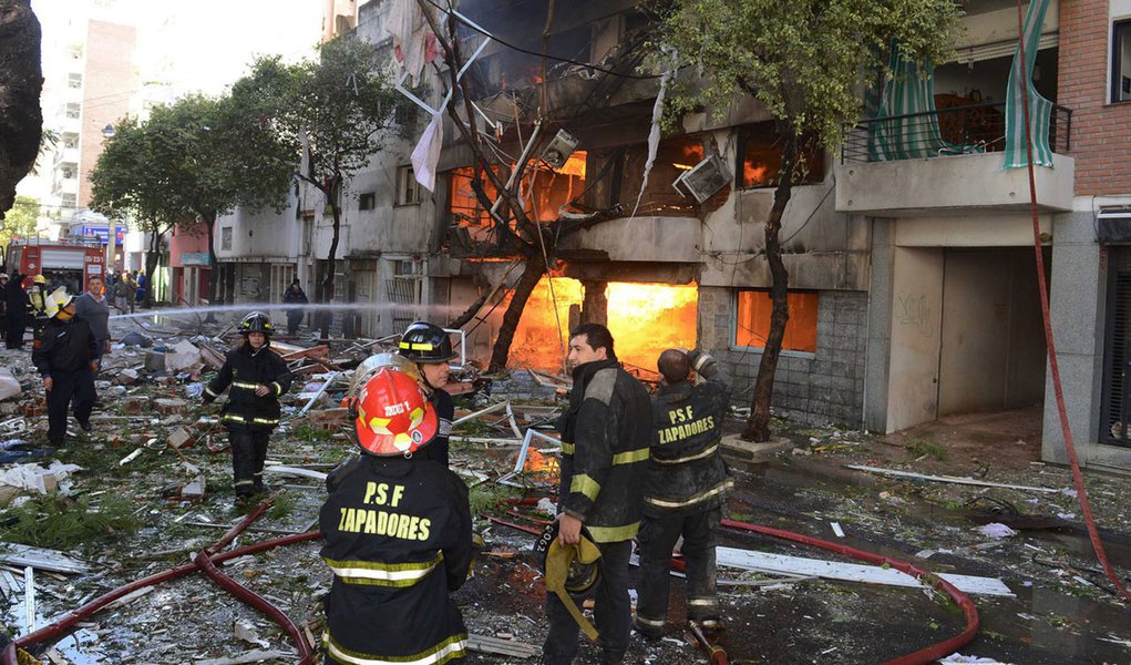 Explosão em prédio deixa seis mortos na Argentina