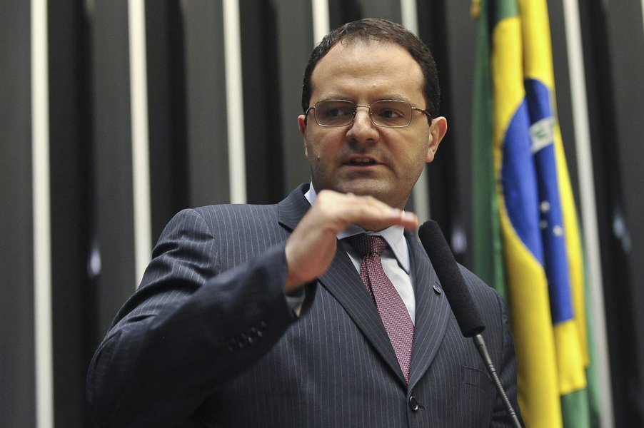 Inflação encosta no teto da meta e governo se preocupa