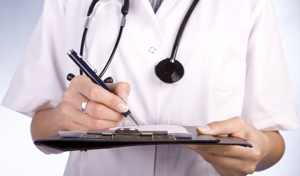 Grupo criminoso falsifica assinatura de médicos