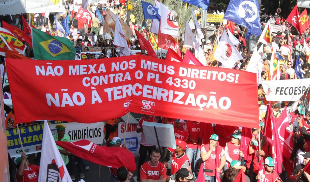 CUT protesta contra 'PL da Terceirização' em Salvador