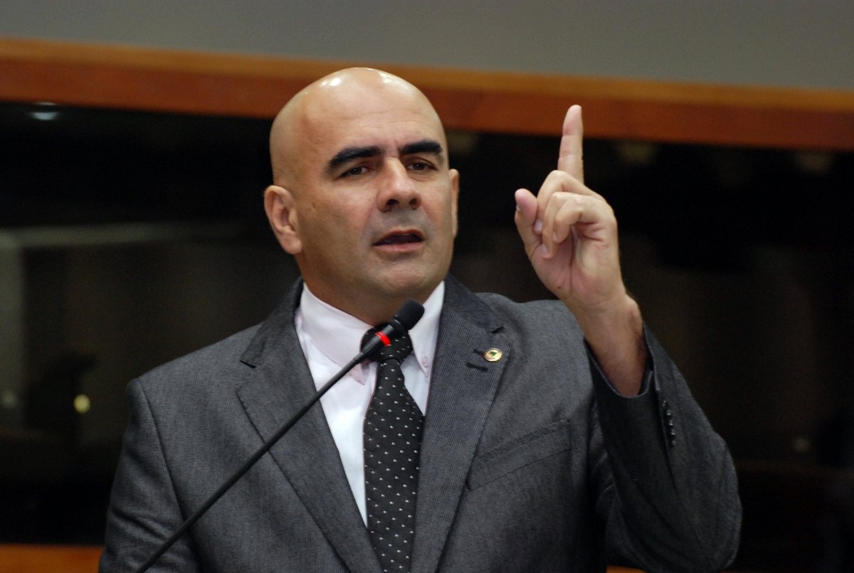 Confissão de Paulo César amplia crise na oposição
