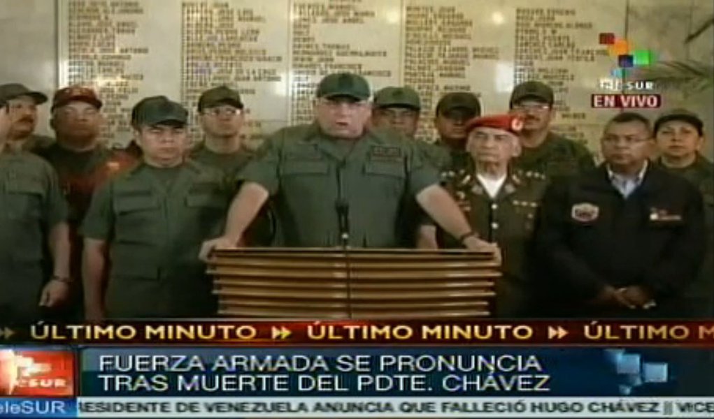 Militares declaram lealdade a Maduro