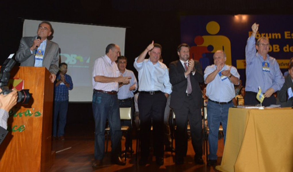 Prefeitos querem Perillo na disputa pela reeleição