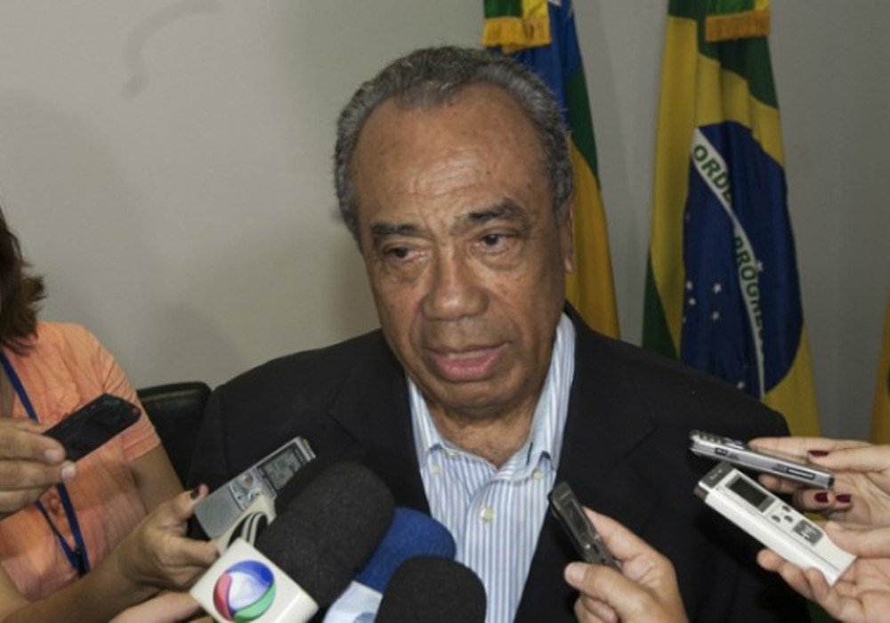 João: "problema da Saúde do Brasil não é falta de médico"