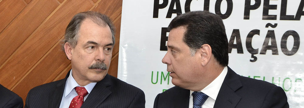Perillo pede a Mercadante curso de Medicina em Goiás