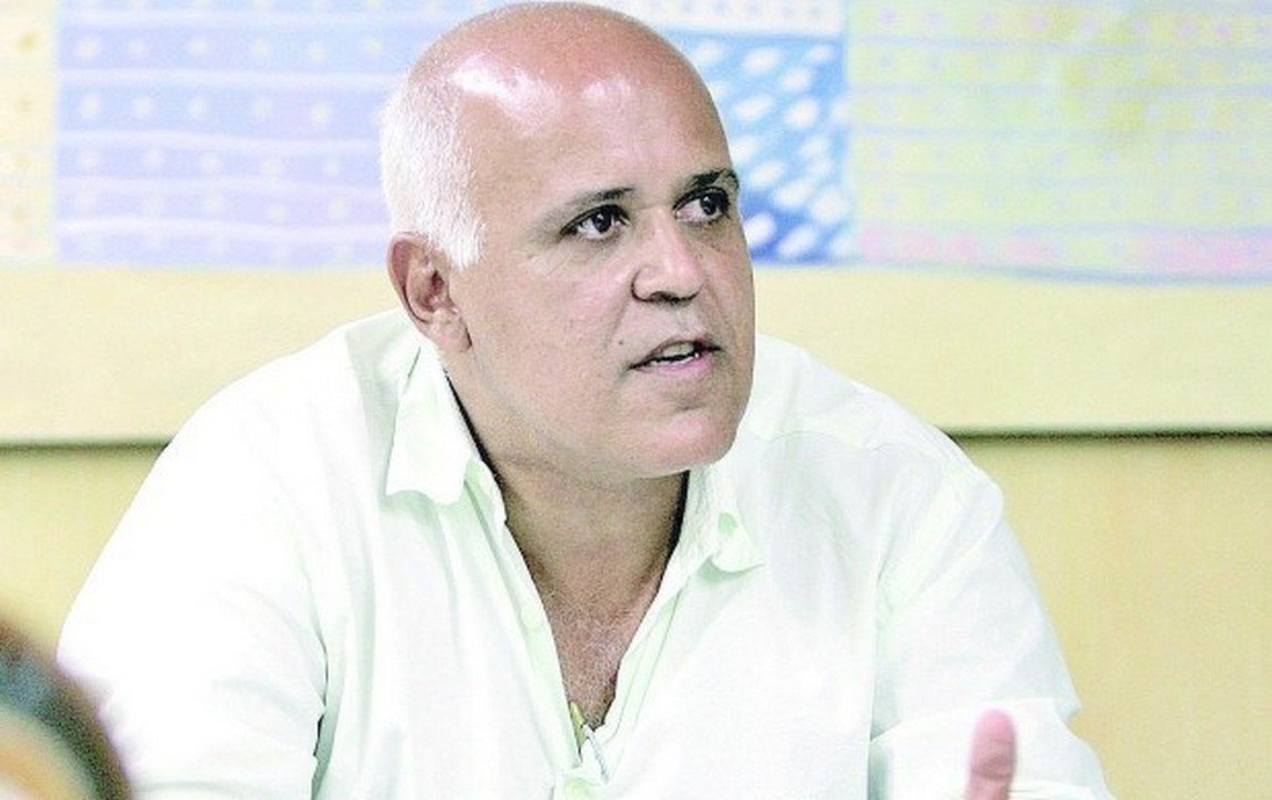 Maurício Sampaio volta para a cadeira 