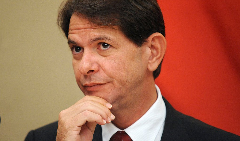 Cid Gomes recusa convite para ingressar no PMDB