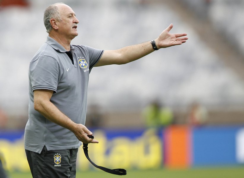 Felipão mantém time da Copa para amistoso