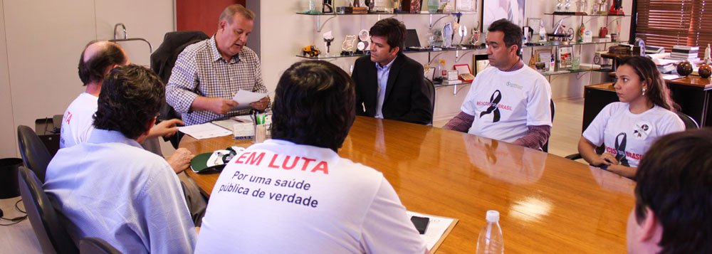 Garcia promete interceder por médicos junto a Dilma