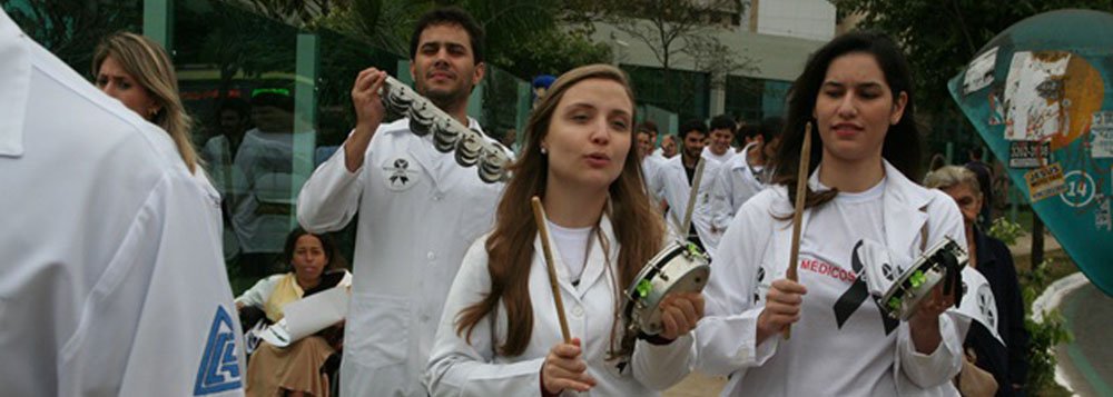 Médicos deixam de atender pelo SUS por 48 horas