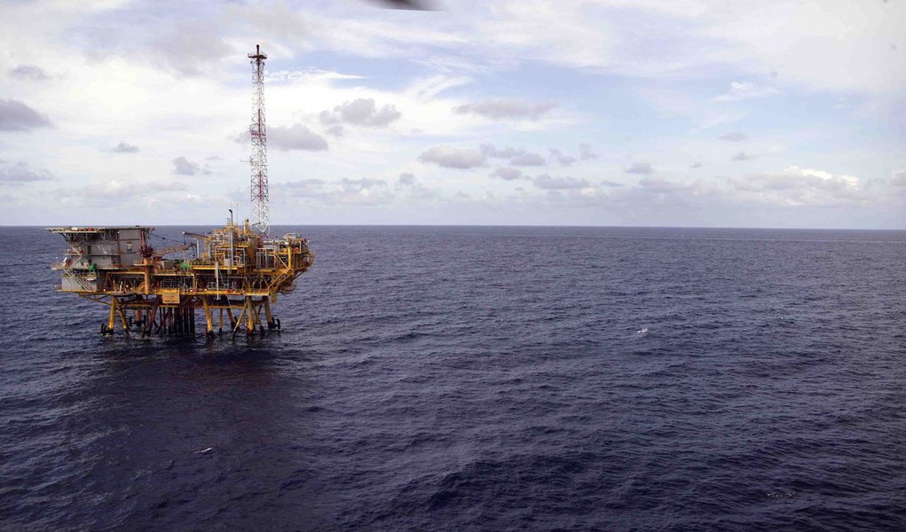 Petrobras anuncia recorde de produção no pré-sal