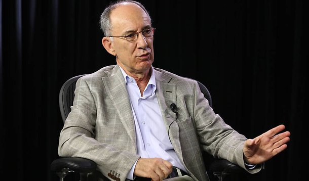 Falcão ataca monopólio de "meia dúzia" na mídia