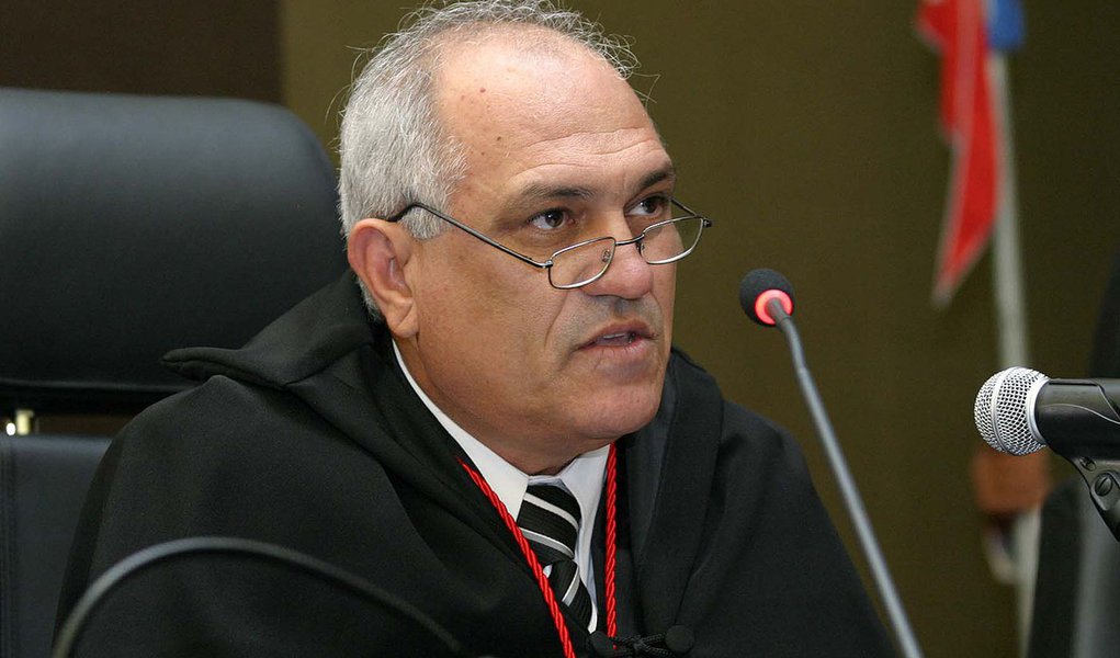 Desembargador solicita inquérito contra sobrinho
