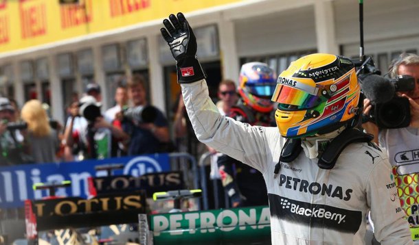 Hamilton obtém terceira pole seguida em Budapeste
